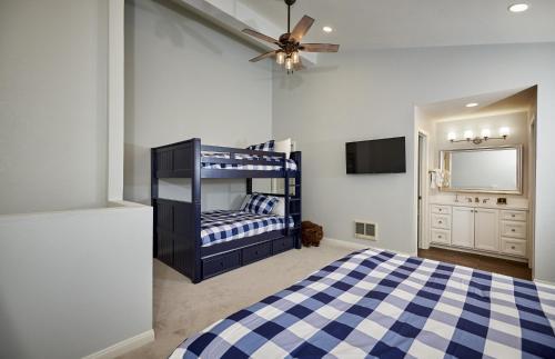 Apartamento St Anton Courtyard View 2-bedroom Condos With Two Oversized Jacuzzi Spas