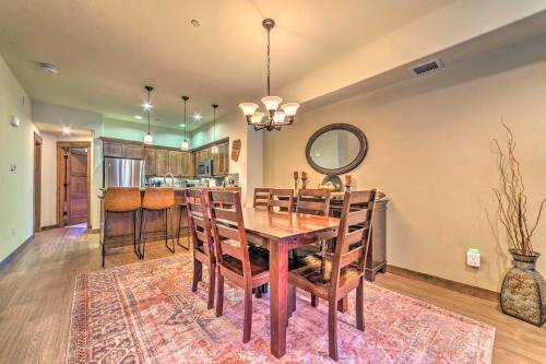 Central Mammoth Lakes Townhome With Private Hot Tub!