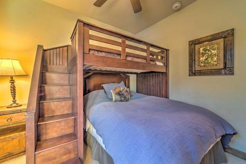 Central Mammoth Lakes Townhome With Private Hot Tub!