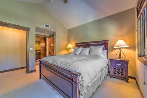 Central Mammoth Lakes Townhome With Private Hot Tub!