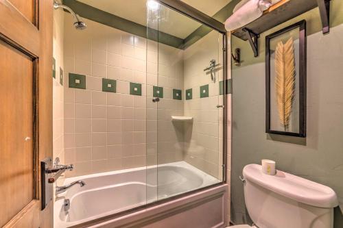 Central Mammoth Lakes Townhome With Private Hot Tub!