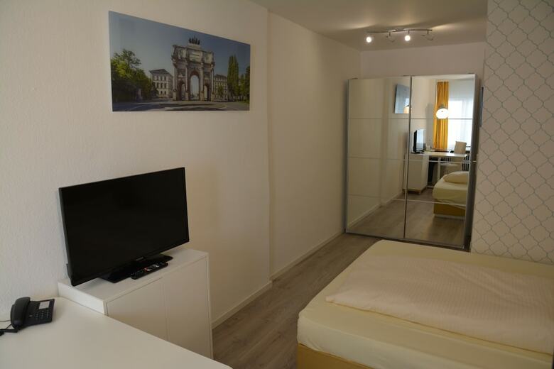 Hostal Hotel Lex Im Gartenhof