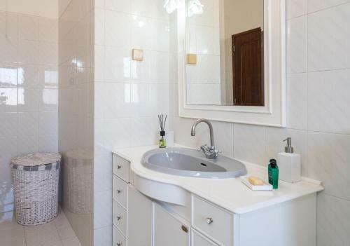 Casa Costa E Silva - 4 Bedrooms Apart With Private Pool In A Quiet Location