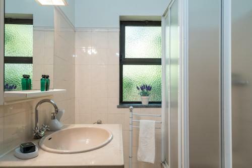 Casa Costa E Silva - 4 Bedrooms Apart With Private Pool In A Quiet Location