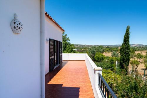 Casa Costa E Silva - 4 Bedrooms Apart With Private Pool In A Quiet Location
