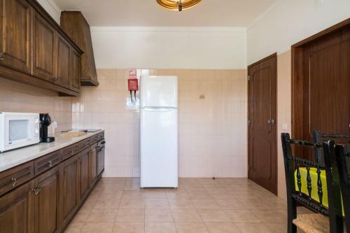 Casa Costa E Silva - 4 Bedrooms Apart With Private Pool In A Quiet Location