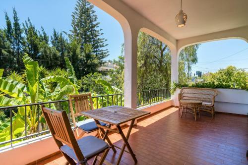 Casa Costa E Silva - 4 Bedrooms Apart With Private Pool In A Quiet Location