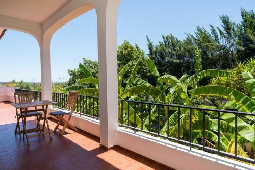 Casa Costa E Silva - 4 Bedrooms Apart With Private Pool In A Quiet Location
