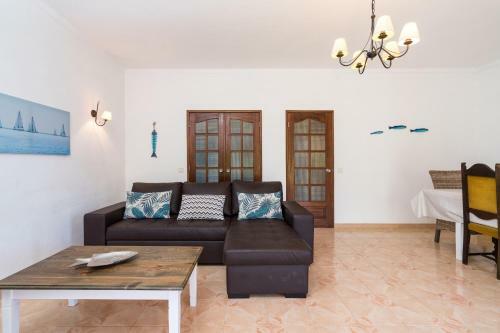 Casa Costa E Silva - 4 Bedrooms Apart With Private Pool In A Quiet Location