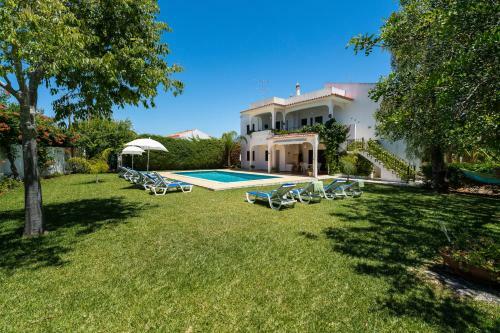 Casa Costa E Silva - 4 Bedrooms Apart With Private Pool In A Quiet Location
