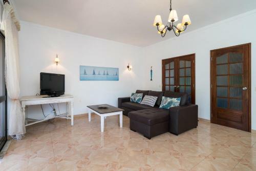 Casa Costa E Silva - 4 Bedrooms Apart With Private Pool In A Quiet Location