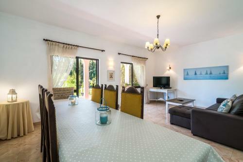Casa Costa E Silva - 4 Bedrooms Apart With Private Pool In A Quiet Location