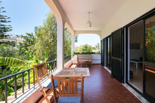 Casa Costa E Silva - 4 Bedrooms Apart With Private Pool In A Quiet Location