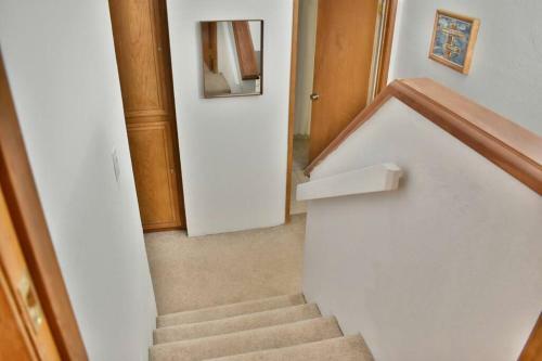 Cozy Mammoth Condo At Canyon Lodge! Sleeps 8!