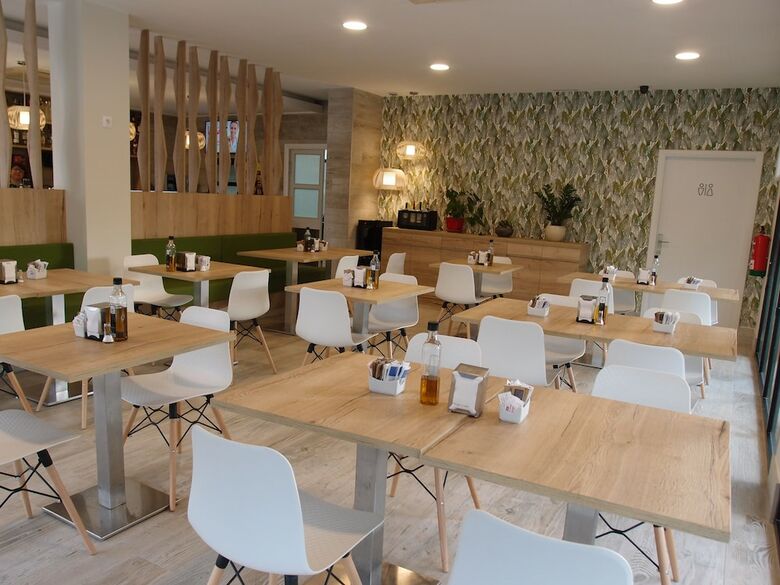 Hotel Abril