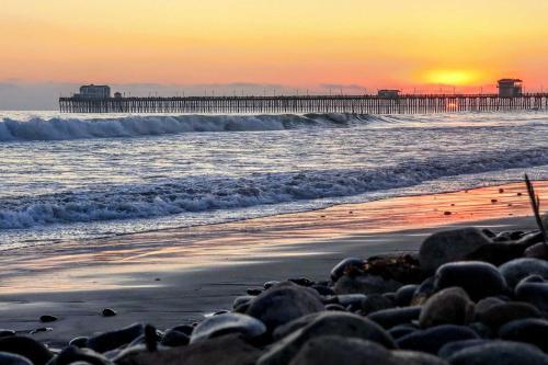 Home With Yard, Walk To Beach, Pier, 8 Mi To Legoland