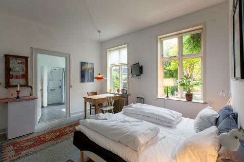 Bed & Breakfast To Sammenh�ngende V�relser Med Udgang Til Have