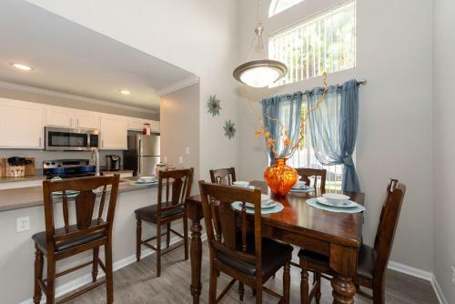 Apartamento Modern 70's 2br + Game Night House + Pool & Gym