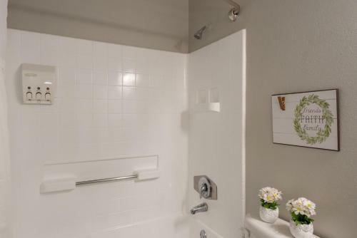 Apartamento Modern 70's 2br + Game Night House + Pool & Gym