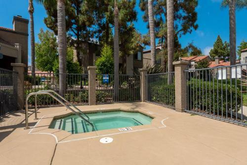 Apartamento Modern 70's 2br + Game Night House + Pool & Gym