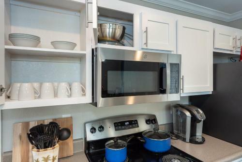 Apartamento Modern 70's 2br + Game Night House + Pool & Gym