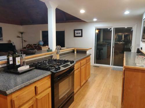 Child/pet-friendly 3b2b Cabin: Sunset View, Fenced Yard