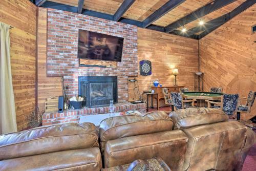 Cozy Grand Woodland Cabin With Mountain Views