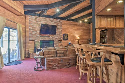Cozy Grand Woodland Cabin With Mountain Views