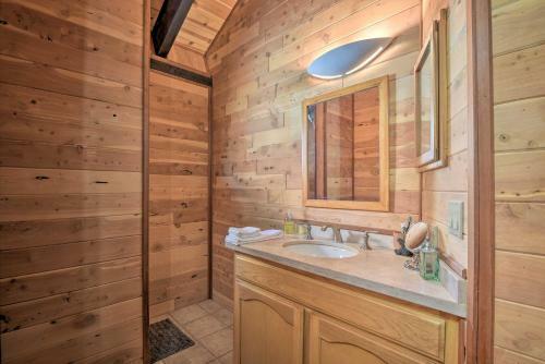 Cozy Grand Woodland Cabin With Mountain Views