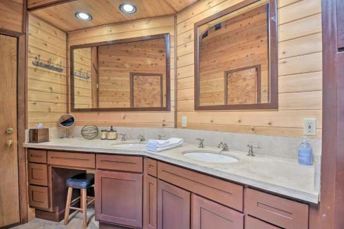 Cozy Grand Woodland Cabin With Mountain Views