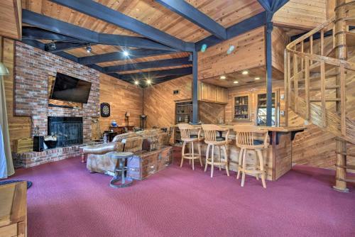 Cozy Grand Woodland Cabin With Mountain Views