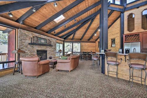 Cozy Grand Woodland Cabin With Mountain Views