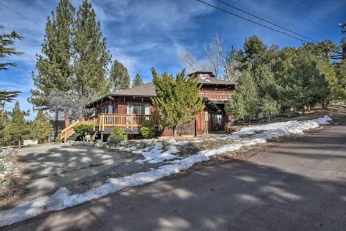 Cozy Grand Woodland Cabin With Mountain Views