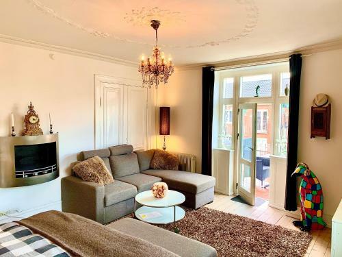 Four Individual Beautiful Spacious Rooms In Stylish Apartment