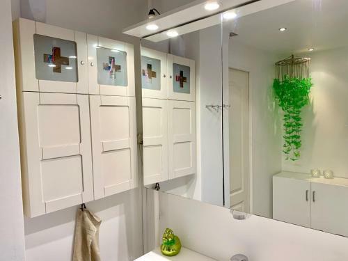 Four Individual Beautiful Spacious Rooms In Stylish Apartment