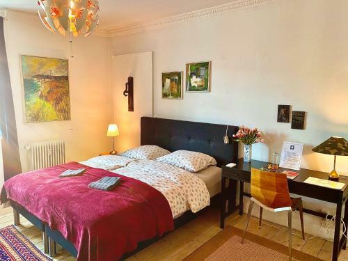 Four Individual Beautiful Spacious Rooms In Stylish Apartment