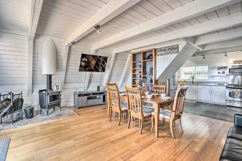 Two Bears Retreat - Scenic Cabin With Views!