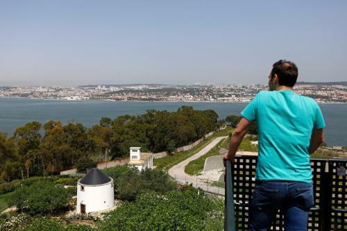 Bed & Breakfast Ol� Bel�m! Cozy Windmill, Stunning Views To Lisboa