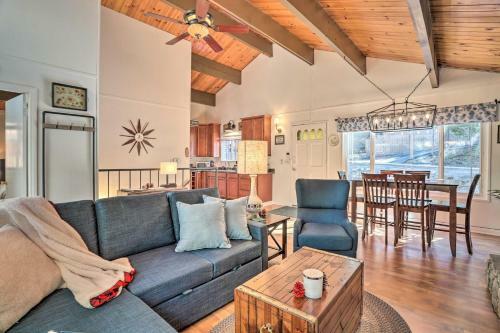 Modern Cabin With Game Room And Deck, Near Skiing