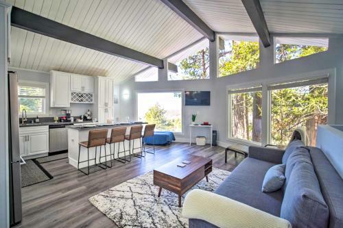 Chic Running Springs Forest Cabin With Deck!
