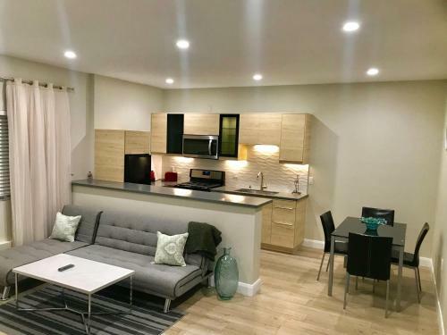 Apartamento 11642 Gothic Avenue