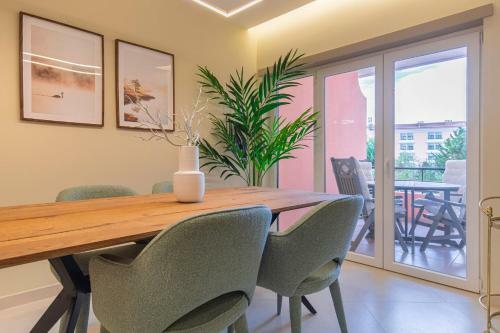 Deluxe 2bdr Apartment In Carcavelos By Lovelystay