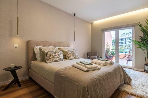 Deluxe 2bdr Apartment In Carcavelos By Lovelystay