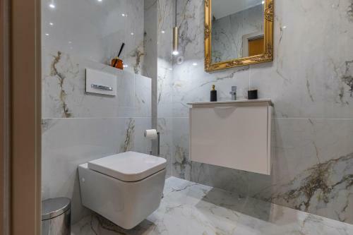 Deluxe 2bdr Apartment In Carcavelos By Lovelystay