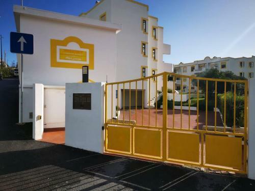 Sunny Ocean View Apartment With Swimming Pool
