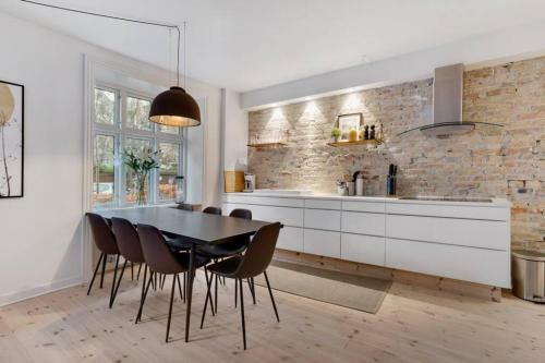 Stylish Two Floor Apartment In Vibrant N�rrebro