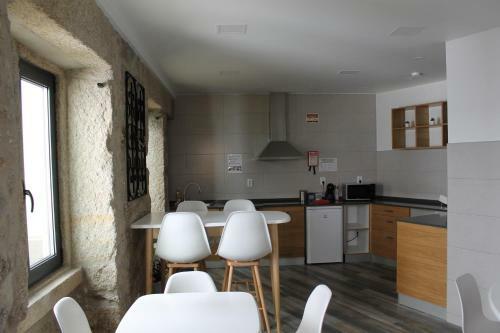 Hostal Alojamento Girassol - Guest House