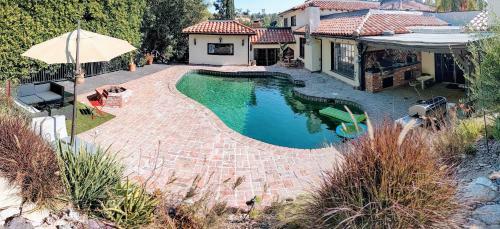 Hostal Mediterranean Chic Home With Pool & Bbq - 3 Br/2ba