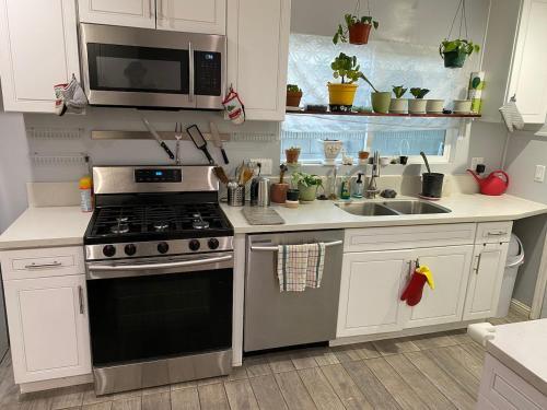 Private Room In La W/ Wifi & Shared Kitchen.