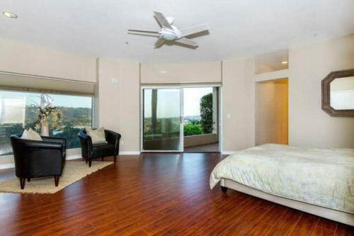 Hillside 2/2 Subdivided Home W/ Pool And Views!